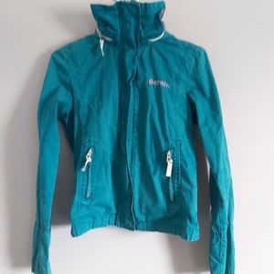 Bench windbreaker